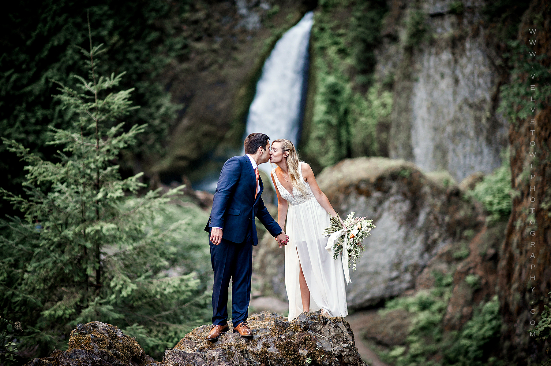 Redgy Taylor Wahclella Falls Oregon Wedding Elopement